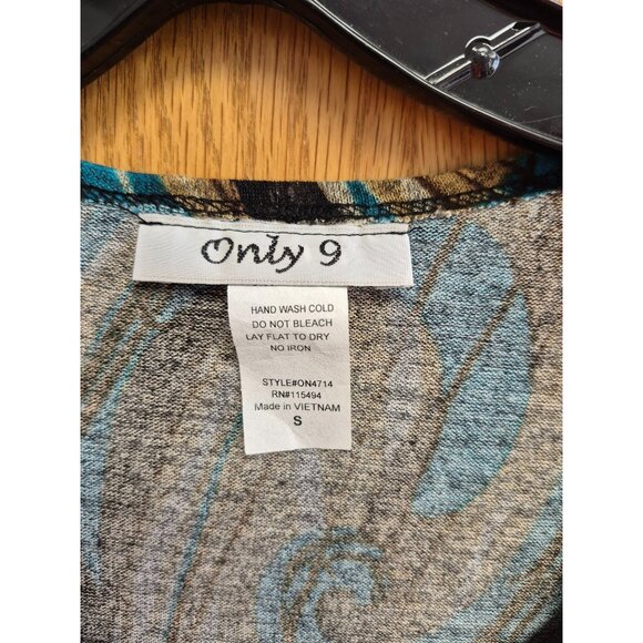 Only 9 Women's Abstract Pattern Top With‎ Ornate Buckle Detail - Picture 2 of 5